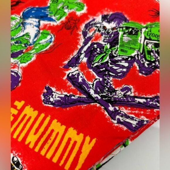 Goosebumps Vintage Fabric 1997 Parachute Press Read if you Dare Mummy Curly 52” - Picture 2 of 10